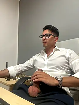 Snapshot of masterboss_ chatting on September 18, 2025, 11:45 am masterboss  online show from September 18, 2025, 11:45 am