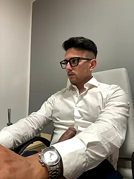 Snapshot of masterboss_ chatting on October 1, 2025, 11:38 am masterboss  online show from October 1, 2025, 11:38 am