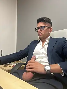 Snapshot of masterboss_ chatting on October 14, 2025, 11:44 am masterboss  online show from October 14, 2025, 11:44 am