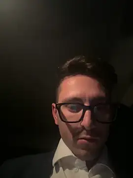 Snapshot of masterboss_ chatting on October 21, 2025, 7:36 pm masterboss  online show from October 21, 2025, 7:36 pm