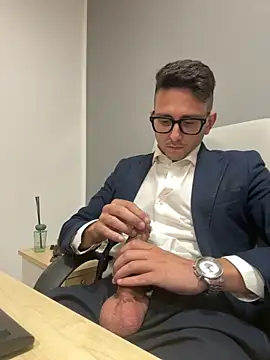 Snapshot of masterboss_ chatting on October 28, 2025, 2:20 pm masterboss  online show from October 28, 2025, 2:20 pm