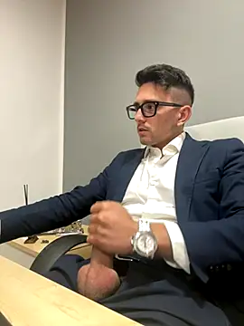 Snapshot of masterboss_ chatting on October 29, 2025, 1:02 pm masterboss  online show from October 29, 2025, 1:02 pm