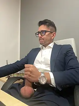 Snapshot of masterboss_ chatting on November 3, 2025, 1:01 pm masterboss online show from November 3, 2025, 1:01 pm