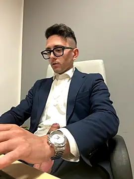 Snapshot of masterboss_ chatting on November 18, 2025, 2:43 pm masterboss online show from November 18, 2025, 2:43 pm