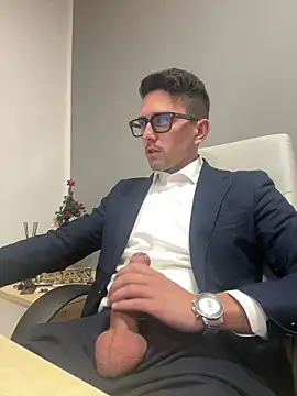 Snapshot of masterboss_ chatting on December 18, 2025, 7:53 pm masterboss online show from December 18, 2025, 7:53 pm