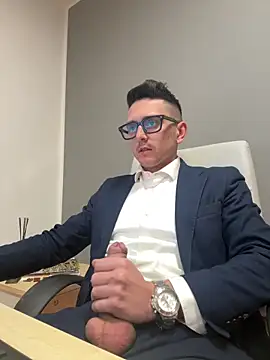 Snapshot of masterboss_ chatting on February 23, 2026, 12:57 pm masterboss online show from February 23, 2026, 12:57 pm