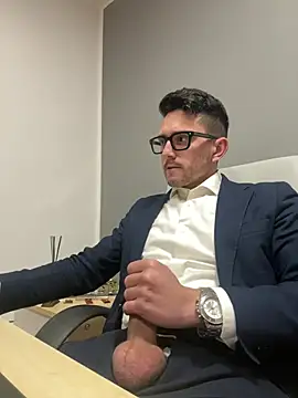 Snapshot of masterboss_ chatting on March 4, 2026, 1:17 pm masterboss online show from March 4, 2026, 1:17 pm