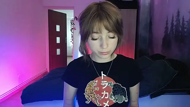 LuciaYoung online show from December 4, 2024, 1:09 pm