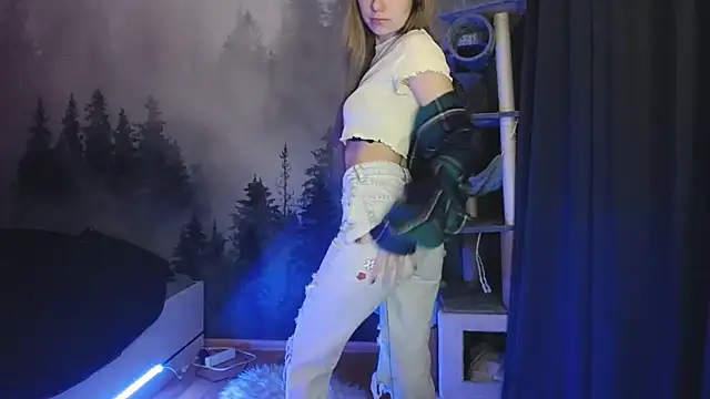 LuciaYoung online show from December 16, 2024, 7:26 am