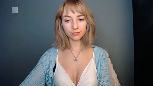 LuciaYoung online show from February 17, 2026, 7:38 am