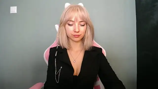 LuciaYoung online show from March 21, 2026, 7:57 am