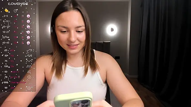 Snapshot of ThreeshaWhite chatting on February 11, 2025, 5:18 pm ThreeshaWhite online show from February 11, 2025, 5:18 pm