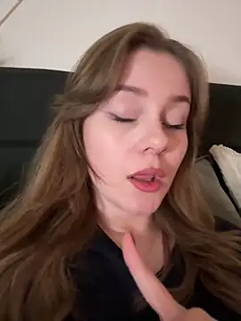 MaribelRiver online show from December 6, 2024, 9:24 pm
