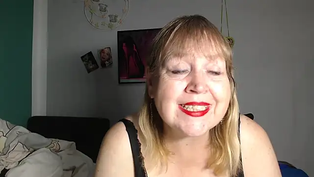 Snapshot of Blasflittchen chatting on October 5, 2025, 9:24 pm Blasflittchen online show from October 5, 2025, 9:24 pm