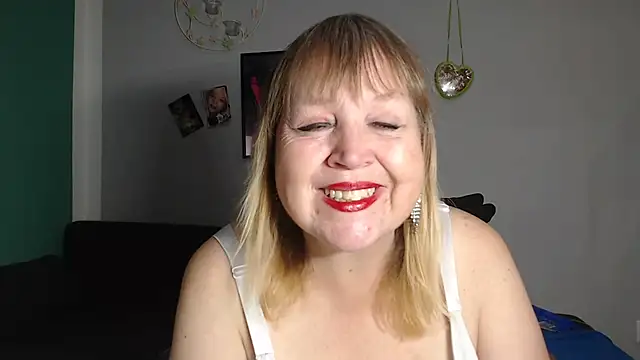 Snapshot of Blasflittchen chatting on October 7, 2025, 8:33 am Blasflittchen online show from October 7, 2025, 8:33 am