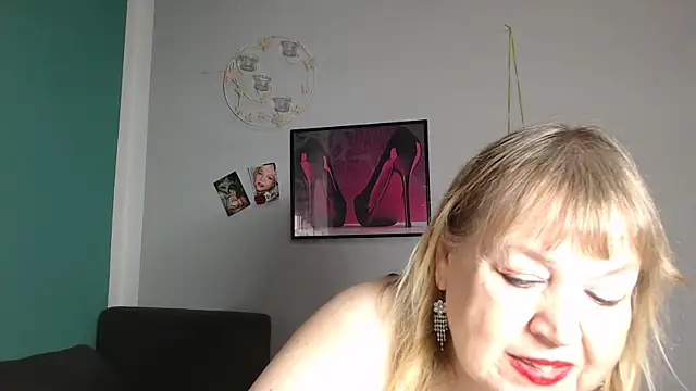 Snapshot of Blasflittchen chatting on October 13, 2025, 10:26 am Blasflittchen online show from October 13, 2025, 10:26 am