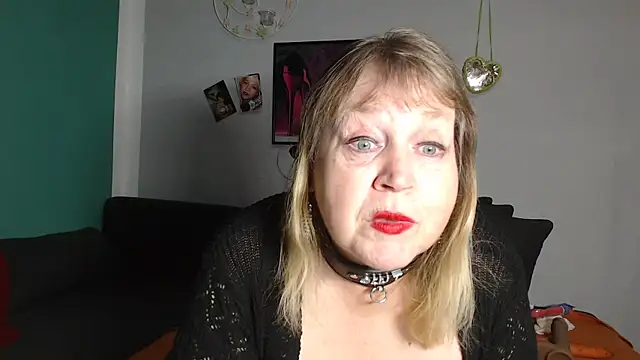 Snapshot of Blasflittchen chatting on October 20, 2025, 9:59 pm Blasflittchen online show from October 20, 2025, 9:59 pm