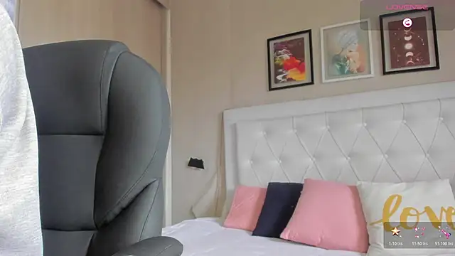 emma  smith1 online show from March 9, 2026, 12:53 pm