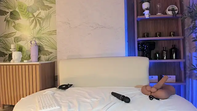 Snapshot of LIAH_IZUMI chatting on October 28, 2025, 1:25 pm LIAH IZUMI online show from October 28, 2025, 1:25 pm