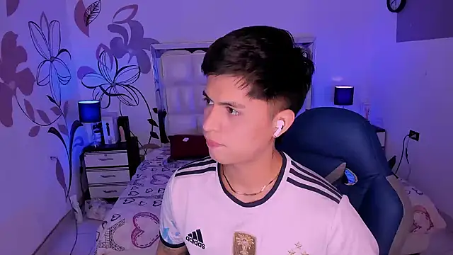 Niicky1  online show from December 13, 2024, 8:26 pm