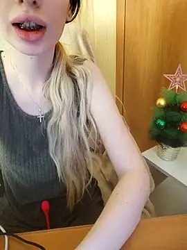 Snapshot of Elza_kom chatting on December 20, 2024, 6:40 am Elza kom online show from December 20, 2024, 6:40 am