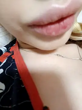 Snapshot of Elza_kom chatting on February 14, 2025, 1:18 pm Elza kom online show from February 14, 2025, 1:18 pm