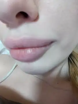 Snapshot of Elza_kom chatting on February 21, 2025, 12:28 pm Elza kom online show from February 21, 2025, 12:28 pm