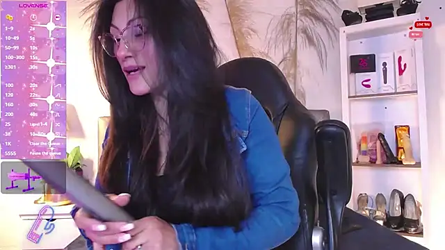 Rapunzeell  online show from January 18, 2025, 1:29 pm