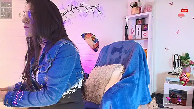 Snapshot of Rapunzeell_ chatting on September 16, 2025, 1:23 pm Rapunzeell  online show from September 16, 2025, 1:23 pm