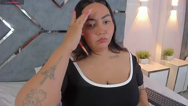 LucciaPorter online show from May 13, 2026, 1:52 pm
