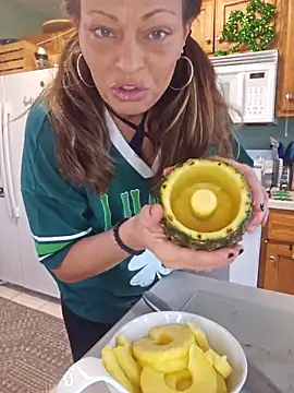 Snapshot of Erotic_and_Exotic chatting on March 5, 2026, 7:43 pm Erotic and Exotic online show from March 5, 2026, 7:43 pm