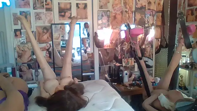 Snapshot of luvs2cumm69 chatting on March 19, 2026, 4:33 pm luvs2cumm69 online show from March 19, 2026, 4:33 pm