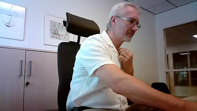 tom-swede online show from July 17, 2026, 11:39 am