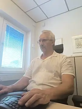 tom-swede online show from July 24, 2026, 1:31 pm