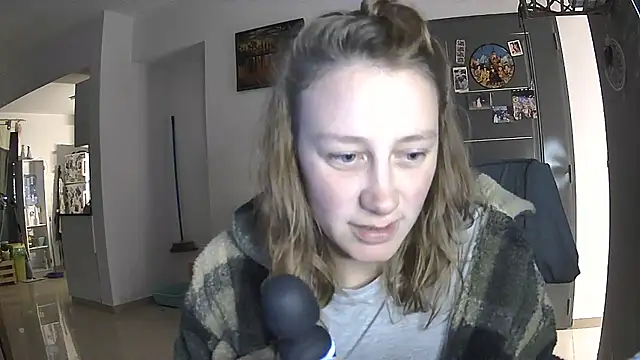 Snapshot of stupid_babybird chatting on May 20, 2026, 4:18 am stupid babybird online show from May 20, 2026, 4:18 am