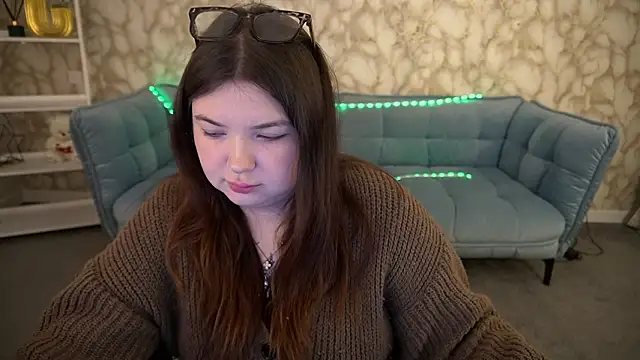 RosieMoons online show from February 3, 2026, 8:25 pm