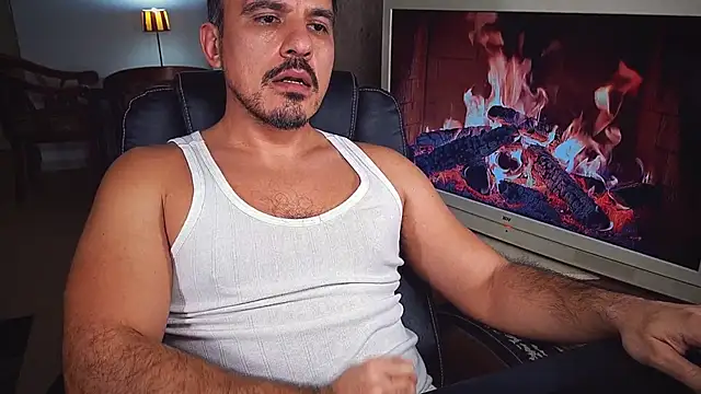 Snapshot of officeman7 chatting on December 25, 2024, 8:28 pm officeman7 online show from December 25, 2024, 8:28 pm