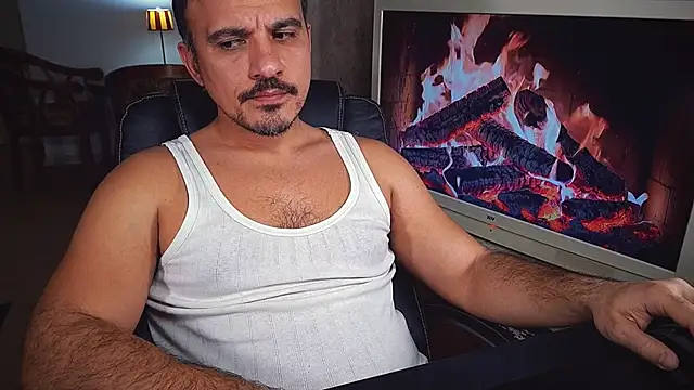 Snapshot of officeman7 chatting on January 8, 2025, 5:05 pm officeman7 online show from January 8, 2025, 5:05 pm