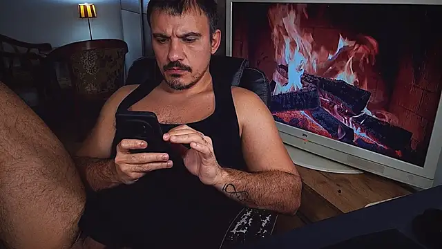 Snapshot of officeman7 chatting on January 10, 2025, 7:21 pm officeman7 online show from January 10, 2025, 7:21 pm