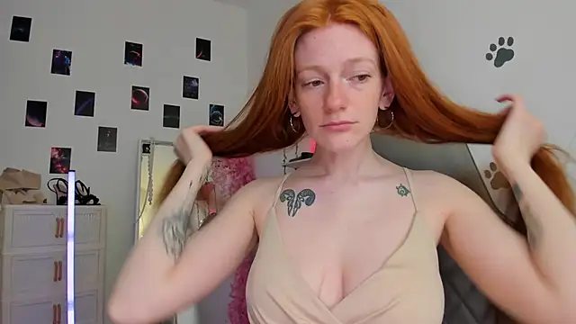 Aliceginger99 online show from April 23, 2026, 1:24 pm