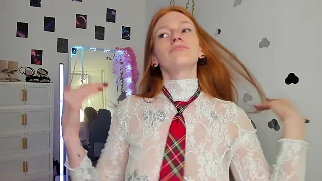 Aliceginger99 online show from May 13, 2026, 1:19 pm