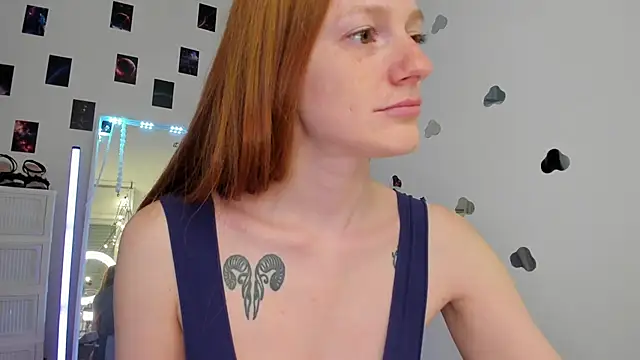Aliceginger99 online show from May 14, 2026, 1:18 pm