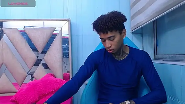 Snapshot of sexy_blacks_ chatting on September 19, 2025, 11:22 am sexy blacks online show from September 19, 2025, 11:22 am