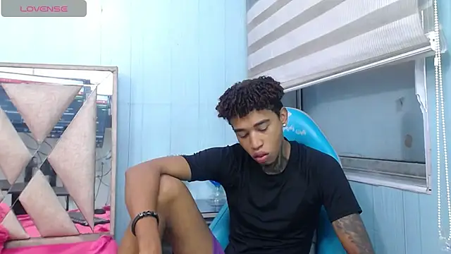 Snapshot of sexy_blacks_ chatting on September 24, 2025, 11:35 am sexy blacks online show from September 24, 2025, 11:35 am