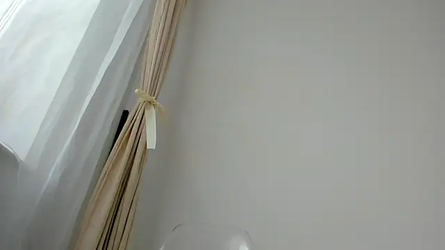 angeloflovee online show from November 15, 2025, 7:16 am