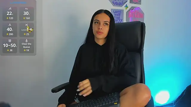 ChloeHarper  online show from December 14, 2024, 12:12 pm