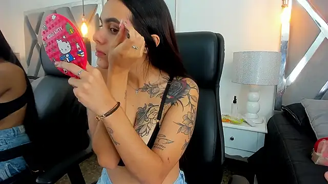 Snapshot of ChloeHarper_ chatting on October 25, 2025, 12:56 pm ChloeHarper online show from October 25, 2025, 12:56 pm