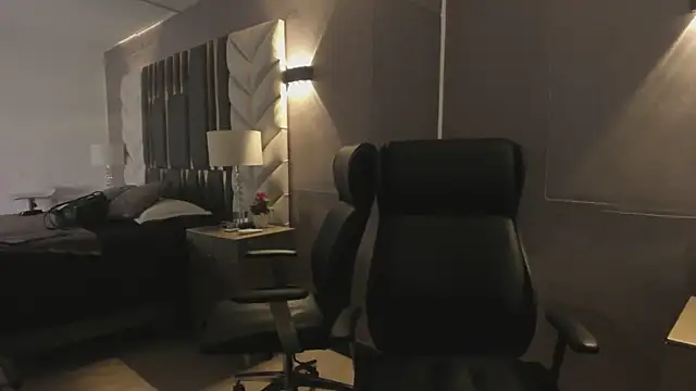 ChloeHarper  online show from February 5, 2026, 11:37 am