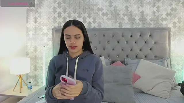 ChloeHarper  online show from June 17, 2026, 11:34 am