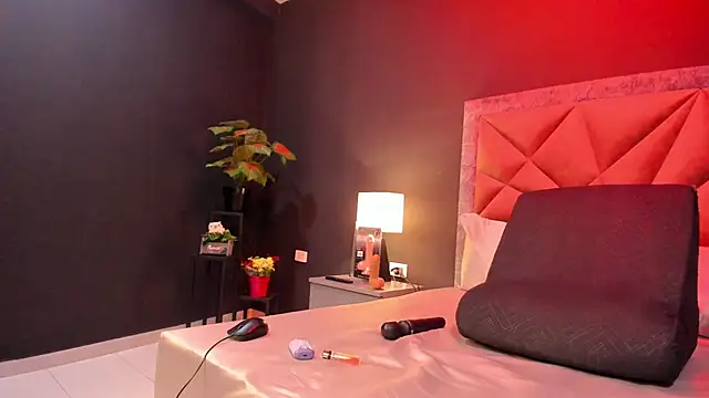 Snapshot of mia_milff chatting on October 16, 2025, 6:42 pm mia milff online show from October 16, 2025, 6:42 pm